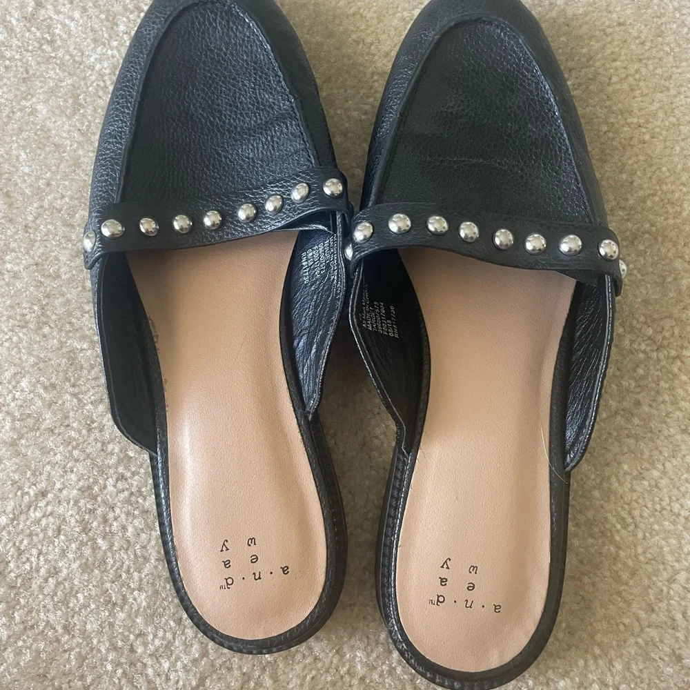 A New‎ Day Black Loafers. Women size 8.5